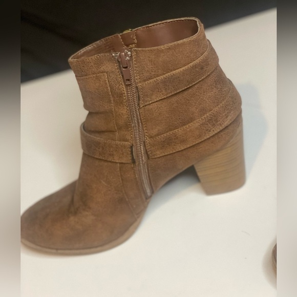 Preloved‎ ShoeDazzle Brown Suade Ankle Boots, no box, size 10 - Picture 2 of 7